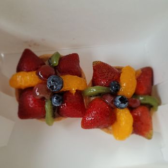la Madeleine - 2 mini fruit tarts - Breakfast & Brunch Near Me - Marietta, Georgia la Madeleine - 2 mini fruit tarts - Breakfast & Brunch Near Me - Marietta, Georgia