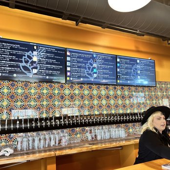 Piñon Bottle - Lots of good choices on tap - Beer Bar Near Me - Reno, Nevada