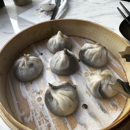 Chocolate Xiao Long Bao (6) Chocolate Xiao Long Bao (6)