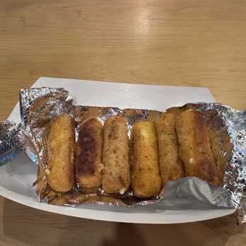 Pizza Melt - mozzarella sticks - Pizza Near Me - Cleveland, Ohio Pizza Melt - mozzarella sticks - Pizza Near Me - Cleveland, Ohio