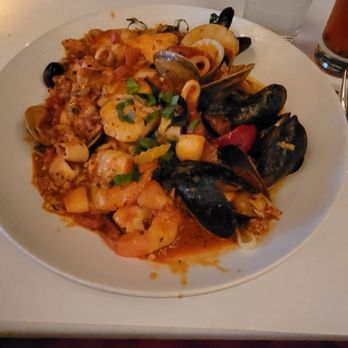 D'Agnese's Italian Restaurant - Zuppe Di Pesce - Bars Near Me - Broadview Heights, Ohio