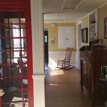 The Hatchery House - The lobby with phone booth - Bed & Breakfast Near Me - Weston, Missouri