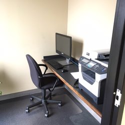 Signature Flight Support - One of the two private work areas near the lounge.