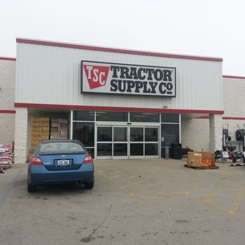 Tractor Supply - Entrance - Department Stores Near Me - Georgetown, Kentucky