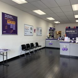Metro by T-Mobile - inside store