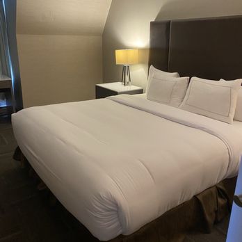 Chateau Cartier - King bed - Hotels Near Me - Gatineau, Quebec