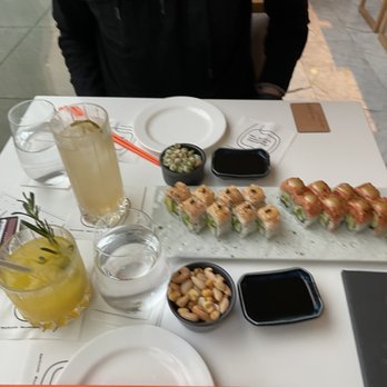 THE LOBBY LOUNGE & RAWBAR - sushi - Lounges Near Me - Vancouver, British Columbia THE LOBBY LOUNGE & RAWBAR - sushi - Lounges Near Me - Vancouver, British Columbia