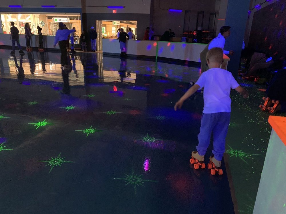THE GLOW ROLLER Updated September 2024 500 Galleria Dr, Johnstown, Pennsylvania Skating