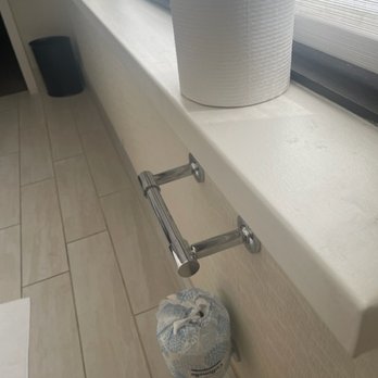 Marriott Syracuse Downtown - The useless toilet paper holder - Hotels Near Me - Syracuse, New York