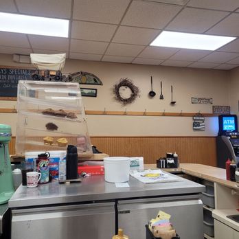 Chuck Wagon Restaurant - Diners Near Me - Ellington, Connecticut