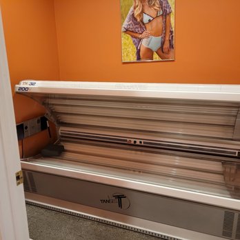 Elite Tanning Salon - Level 4 bed - Tanning Near Me - Warren, Michigan