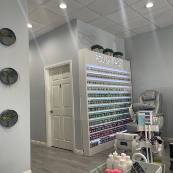 Daisy Nails - Pretty display! - Nail Salons Near Me - Lancaster, California Daisy Nails - Pretty display! - Nail Salons Near Me - Lancaster, California