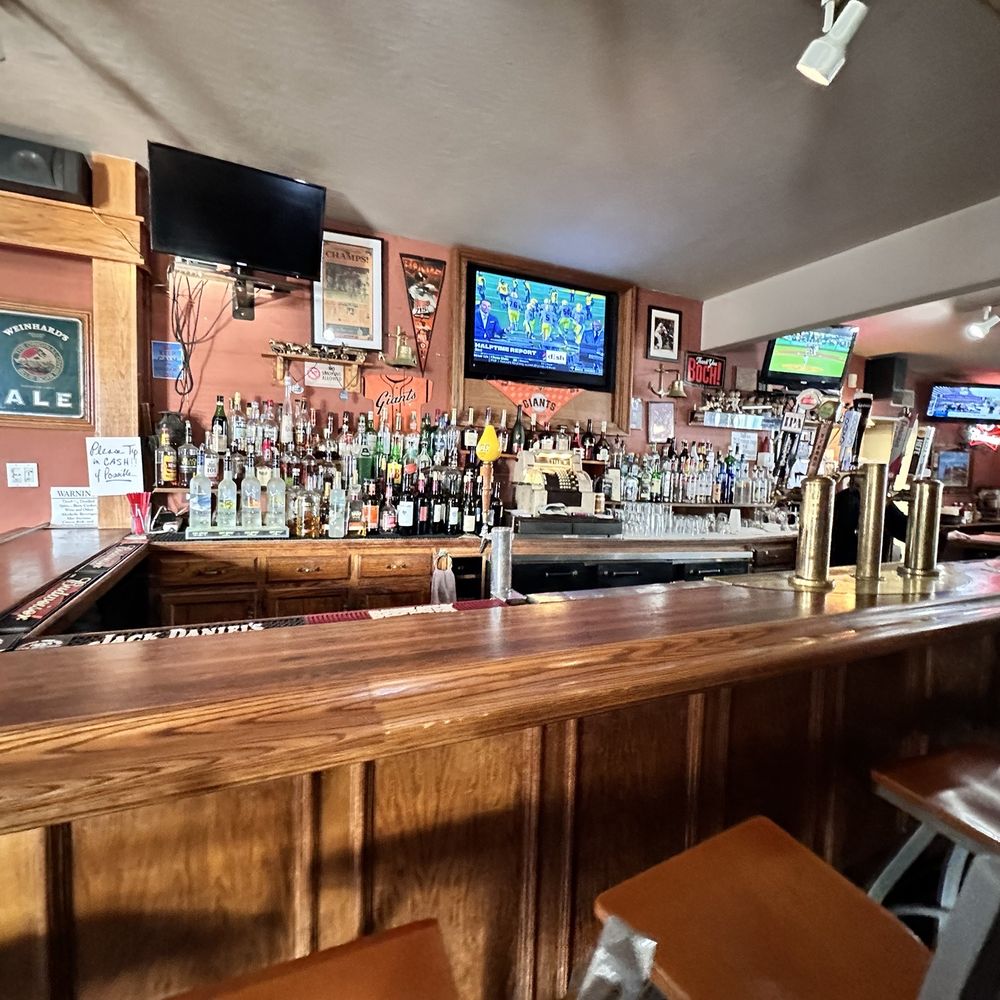 Vallemar Station - Bar - Steakhouses Near Me - Pacifica, California