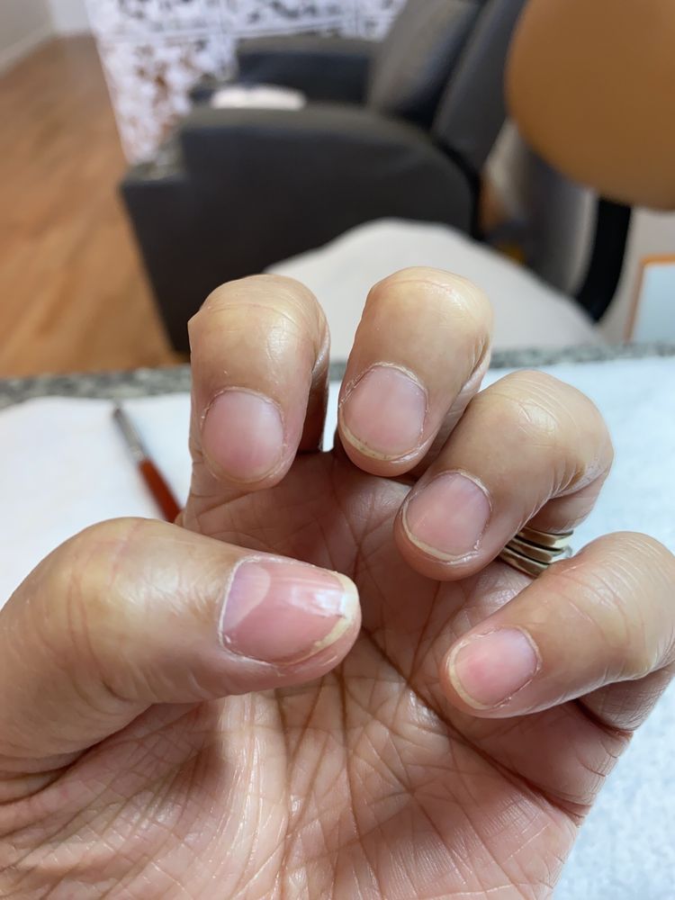 Lysa’s Nail Salon Logo