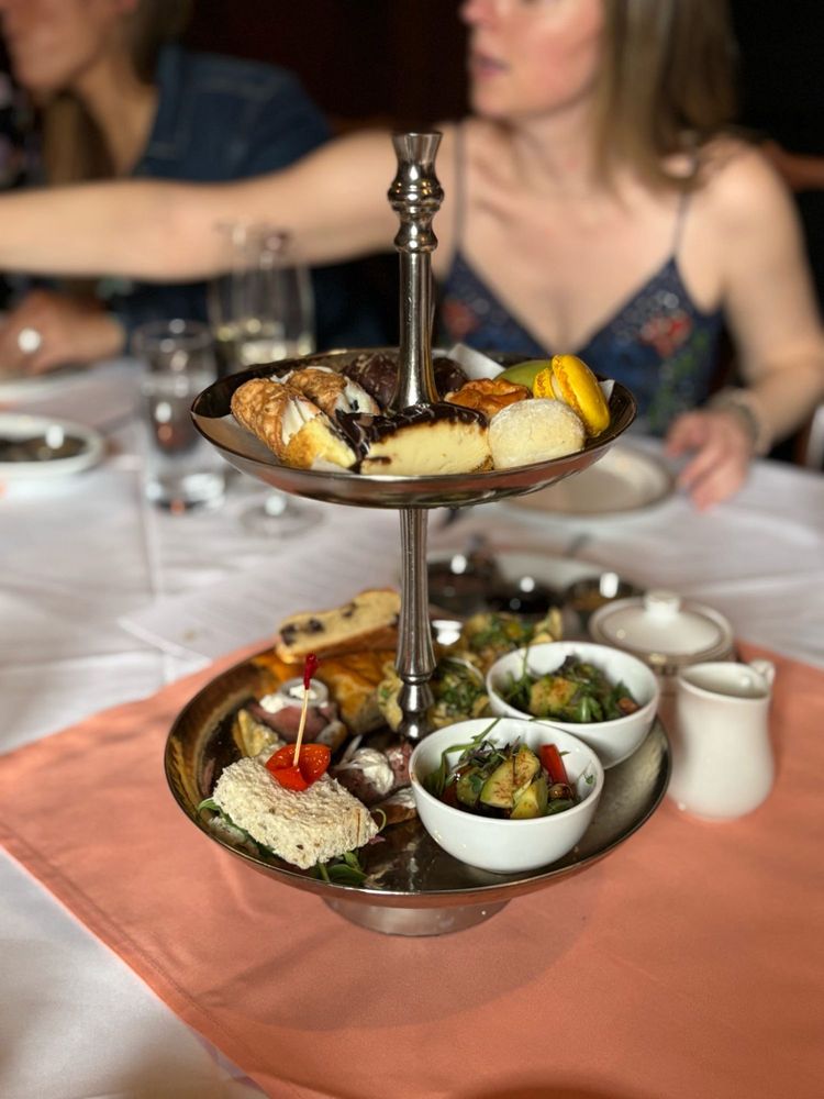 Social spots from Diciannove Dieci 1910