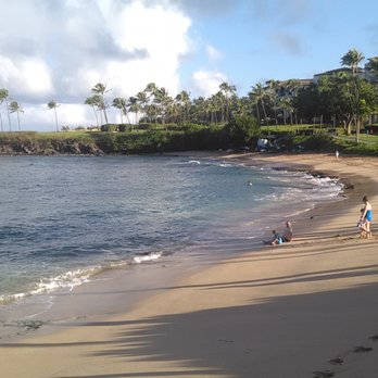 Kapalua Beach - partly cloudy with high early morning surf - Beaches Near Me - Lahaina, Hawaii Kapalua Beach - partly cloudy with high early morning surf - Beaches Near Me - Lahaina, Hawaii
