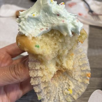Sweet Lady Jane - Sprinkles cupcake was tasteless and dry sadly - Desserts Near Me - Encino, California