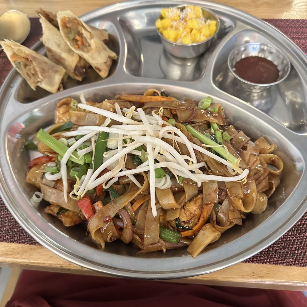 Basil Indian & Thai Grill - Pad Kee Mao (Thai Drunken Noodles) - Indian Near Me - Montclair, New Jersey Basil Indian & Thai Grill - Pad Kee Mao (Thai Drunken Noodles) - Indian Near Me - Montclair, New Jersey