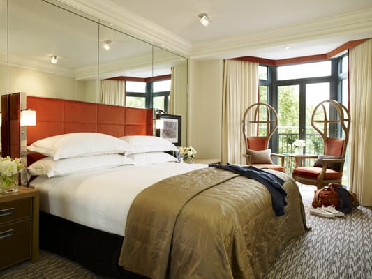 The Athenaeum Hotel & Residences by null