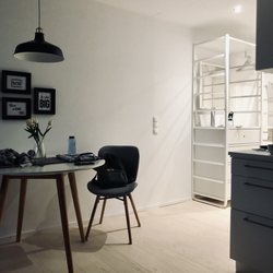 Business Hotel Maier - Eingangsbereich des Hotelzimmers mit Garderobe
