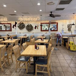 Duke's Restaurant - Inside seating