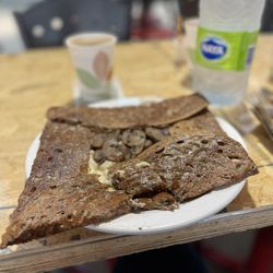 Crêperie du Marché - Josselin crepe with eggs, ham, Swiss cheese béchamel and mushrooms.