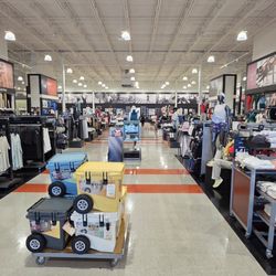 DICK'S Sporting Goods - Sales floor