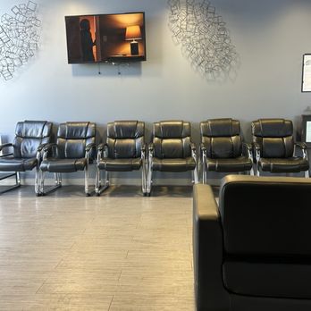 Advanced Bone & Joint - Orthopedic Urgent Care - Waiting area - Sports Medicine Near Me - O'fallon, Missouri Advanced Bone & Joint - Orthopedic Urgent Care - Waiting area - Sports Medicine Near Me - O'fallon, Missouri