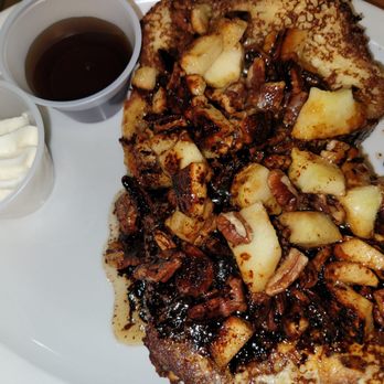 Café Croissant - Apple pecan french toast - Bakeries Near Me - Miami, Florida Café Croissant - Apple pecan french toast - Bakeries Near Me - Miami, Florida