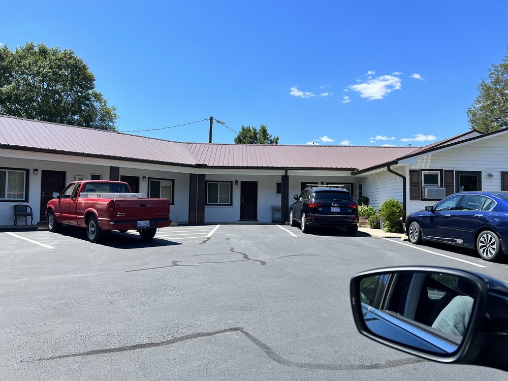 LAKESIDE MOTEL Updated October 2024 2231 US Highway 15, Creedmoor