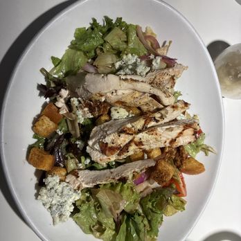 THE LOOP RESTAURANT - Gorgonzola salad w chicken - Pizza Near Me - Jacksonville, Florida THE LOOP RESTAURANT - Gorgonzola salad w chicken - Pizza Near Me - Jacksonville, Florida