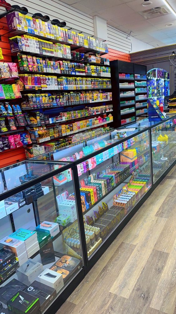 MR PUFFERS VAPE & TOBBACCO Updated June 2024 14 Photos 100 Quin