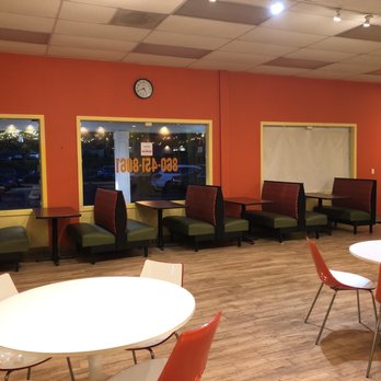 Taza Grill - Dining area - Middle Eastern Near Me - East Lyme, Connecticut