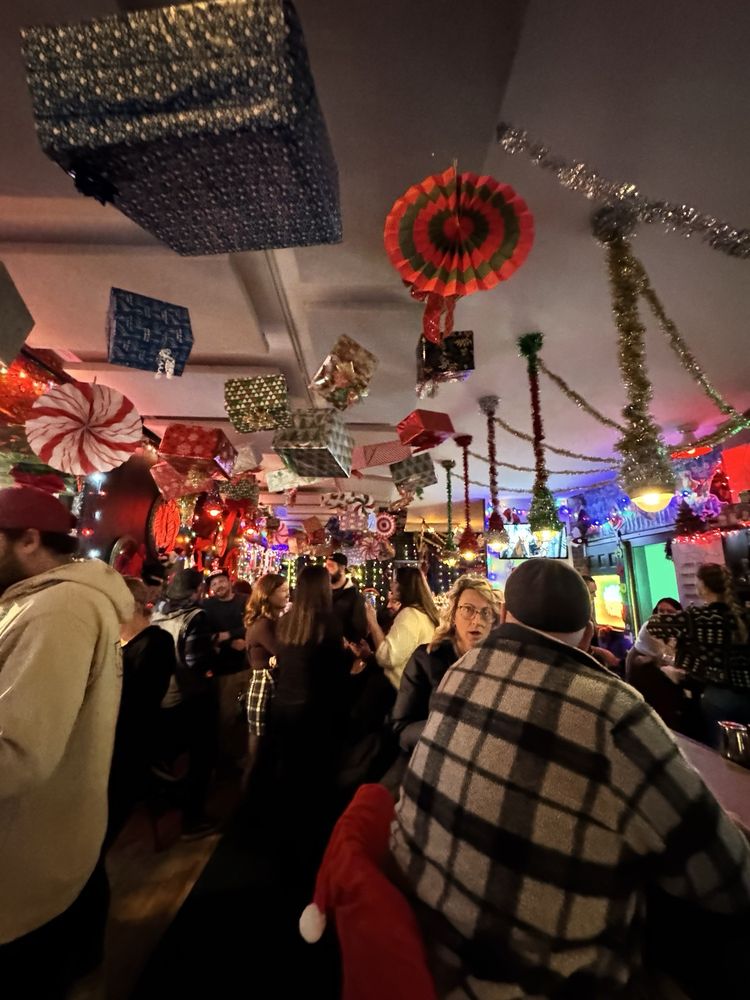 Main Mountain Bar & Motel Logo