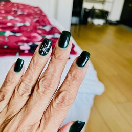Green nails with a snowflake for Christmas Green nails with a snowflake for Christmas