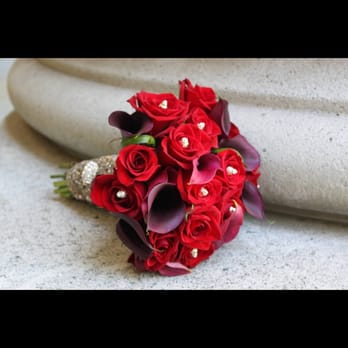Raspberry Studio Designs - Bollywood bridal bouquet - Floral Designers Near Me Raspberry Studio Designs - Bollywood bridal bouquet - Floral Designers Near Me
