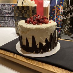 Spring Creek Ranch - Cake and gift area