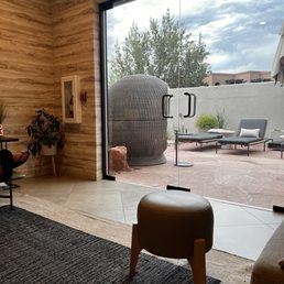 Waiting area facing the outside patio with two jacuzzi tubs Waiting area facing the outside patio with two jacuzzi tubs