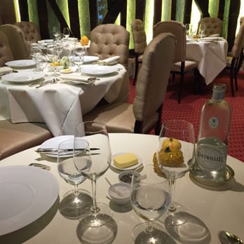 Relais Louis XIII - Beautiful decor - French Near Me - Paris, 75 Relais Louis XIII - Beautiful decor - French Near Me - Paris, 75