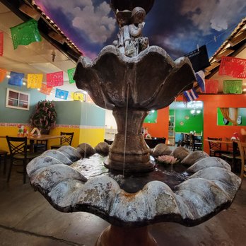 LA VECINDAD - Fuente de agua - Tacos Near Me - Las Vegas, Nevada LA VECINDAD - Fuente de agua - Tacos Near Me - Las Vegas, Nevada