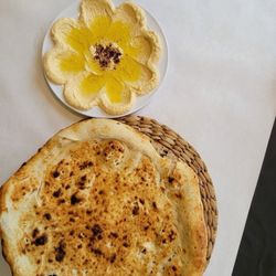 Mandeez - Hummus & house made bread