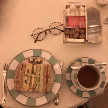 Claridge's - Sandwiches and green tea - Hotels Near Me - London, XGL