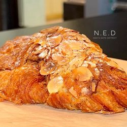 Momento Gelato and Coffee - Croissant