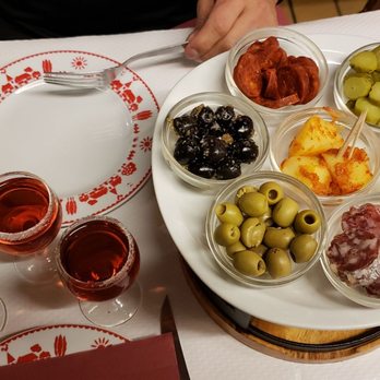 Refuge des Fondues - Fondue Near Me - Paris, 75