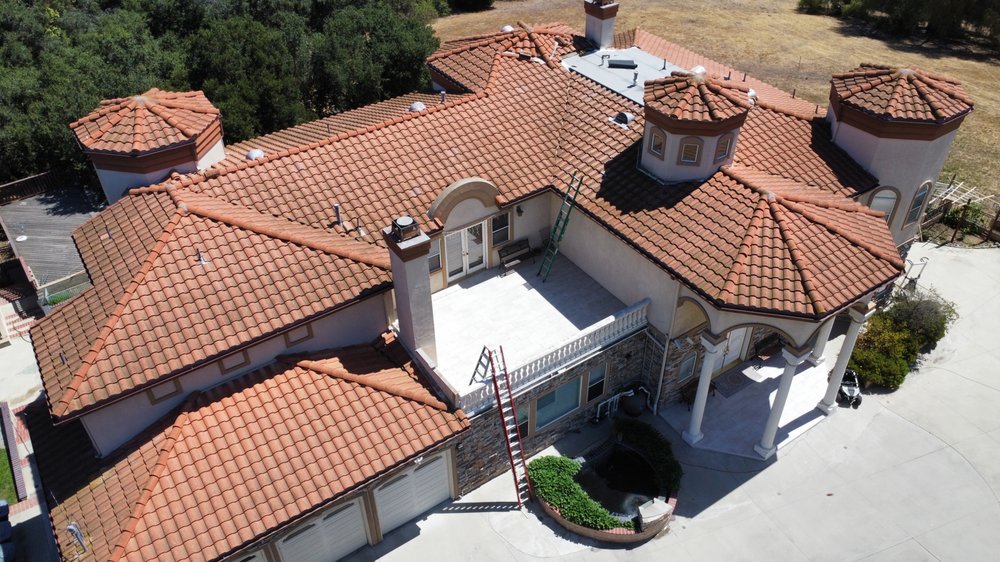 Slide of Ruiz Roofing