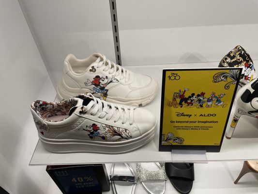 UNIQLO Soho Store by null