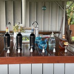 Ocean Organic Farm and Distillery - Ocean Vodka, Kula Rum, Fy Gin & Brum Rum tasting bar.