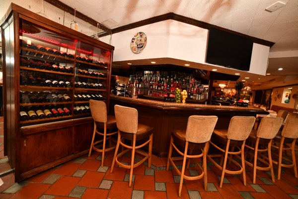 Nino's by null