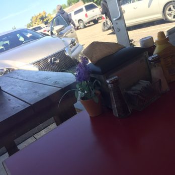 Boulevard Burger - Out door seating available for a beautiful sunny day! - Burgers Near Me - Castro Valley, California
