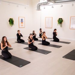 LiveMetta Yoga Moon Room